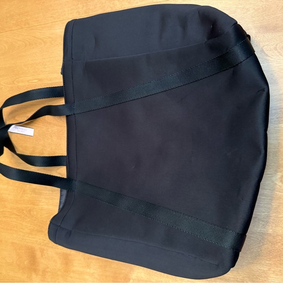 2 Brand new Victoria secret bags - Picture 3 of 11